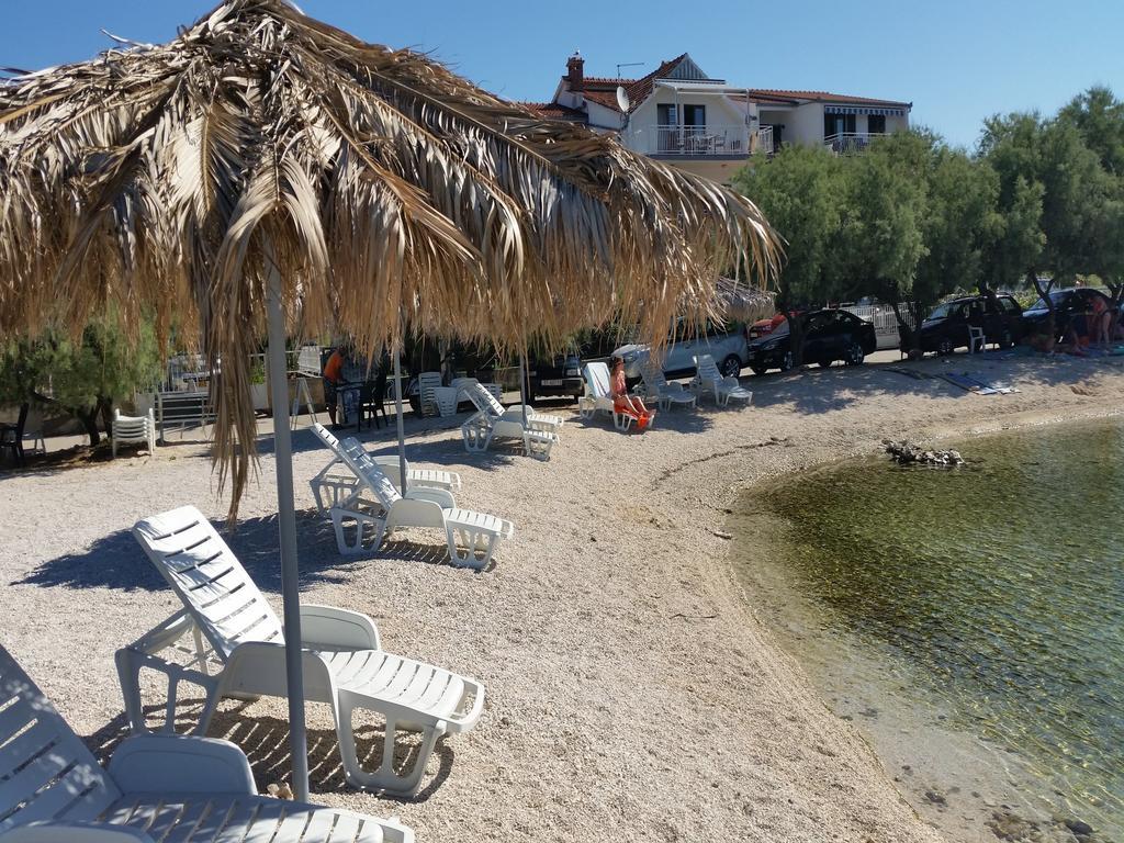 Viktorija Apartments Seget Vranjica Chambre photo